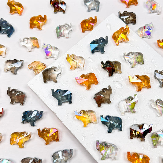 🐘[B166] Faceted Glass Elephant Beads