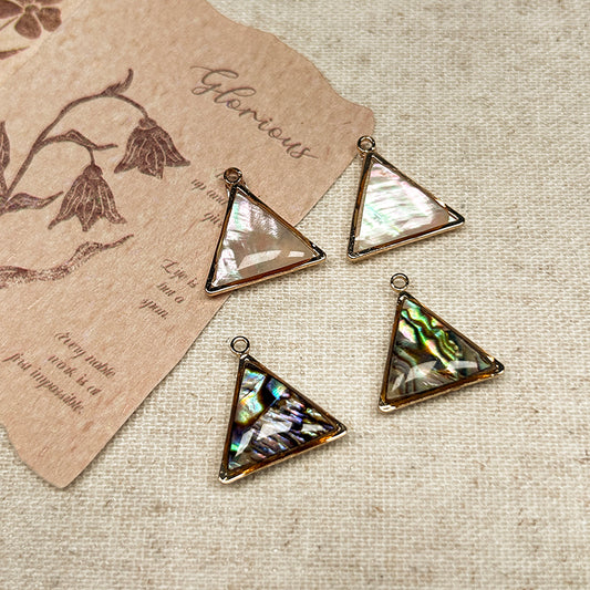 New!🆕[E155] Natural Shell Triangle Pendant
