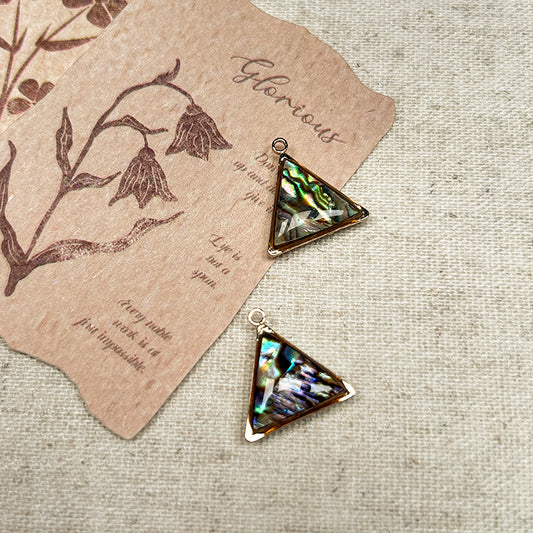 New!🆕[E155] Natural Shell Triangle Pendant