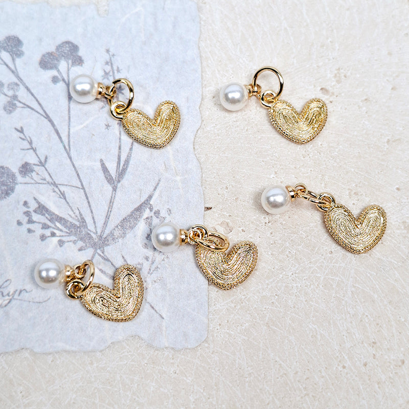 New!🆕[E375] Brass 18K Gold Plated Textured Heart Charm with Pearl